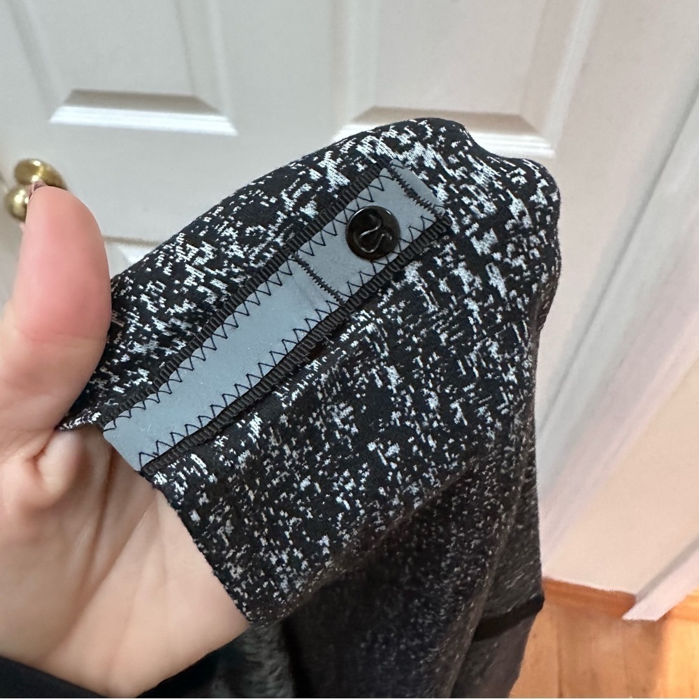 Lululemon Vinyasa Wrap Running Luon Jacquard Black White gray Black scarf - Picture 5 of 7